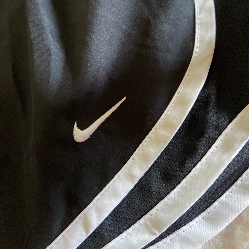 Nike shorts - Picture 3 of 5